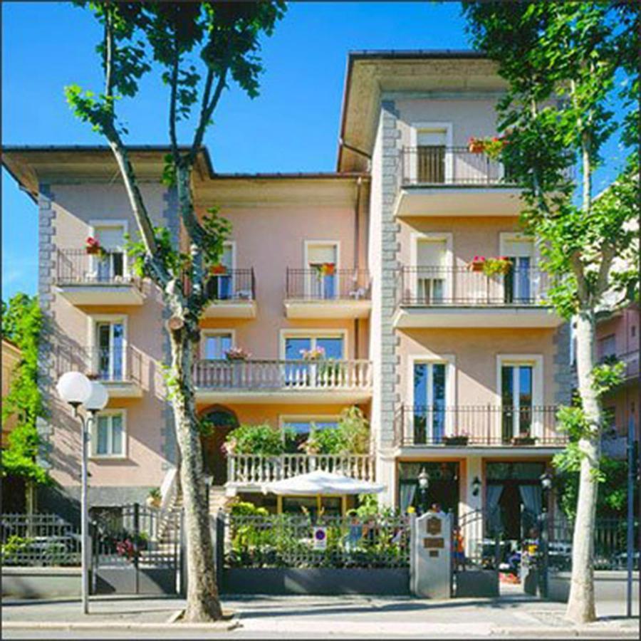 Hotel Berlino Cattolica Bagian luar foto