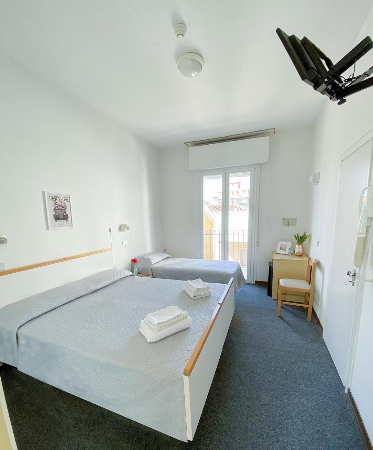 Hotel Berlino Cattolica Bagian luar foto