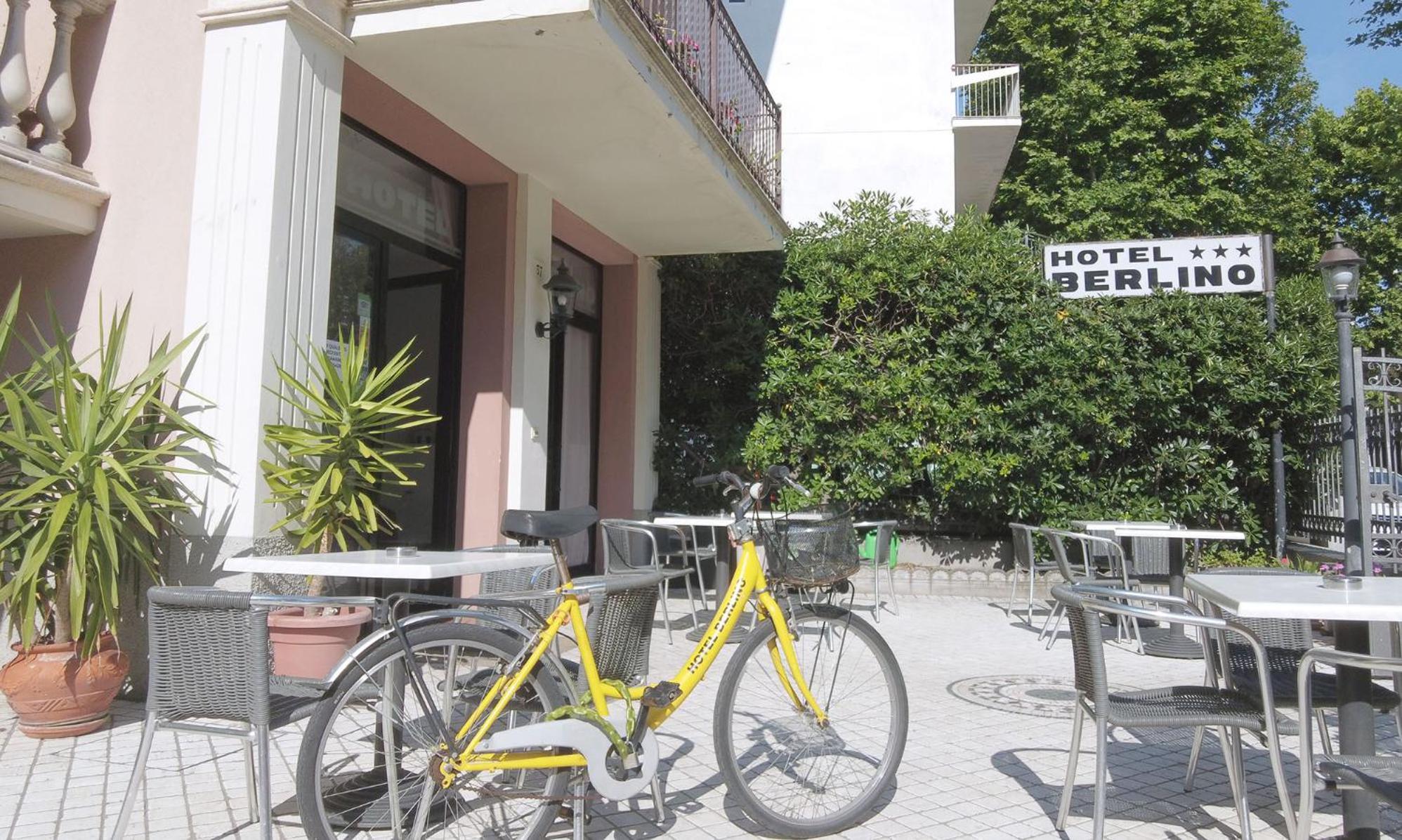 Hotel Berlino Cattolica Bagian luar foto